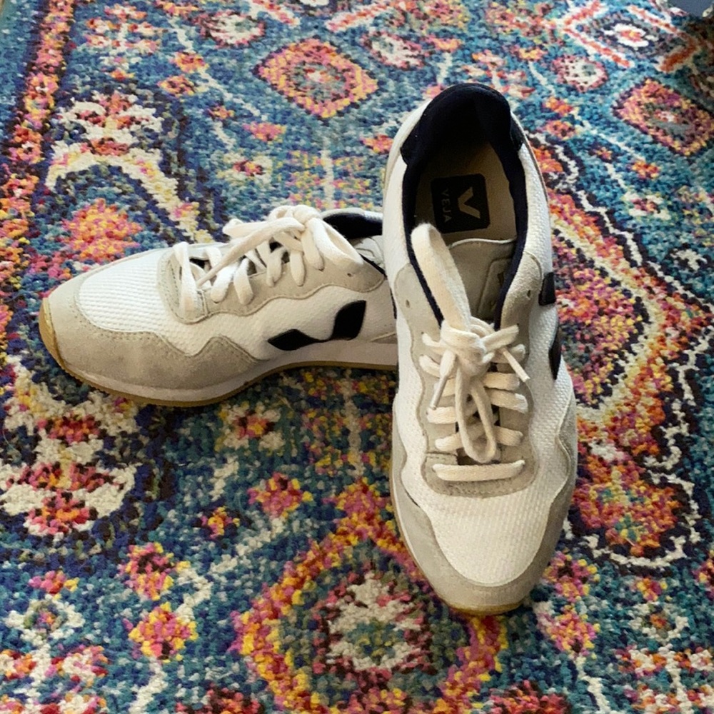 Veja Sneakers- GUC-Size 7